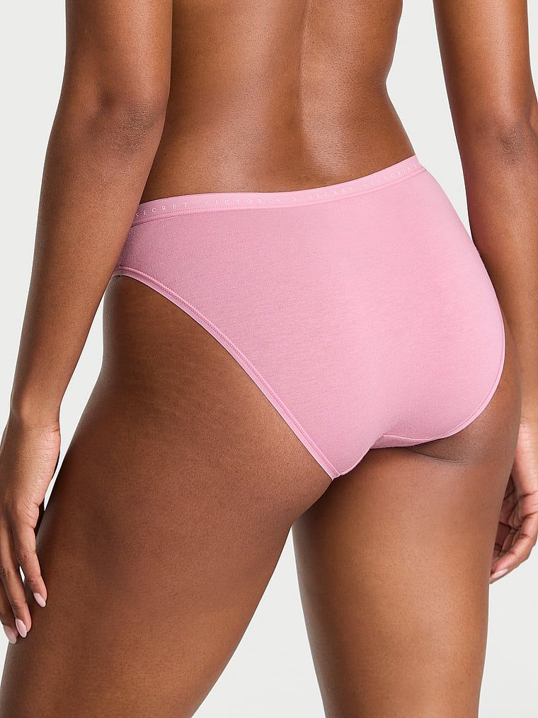 Chiloți de bikini din bumbac. Produsul este roz și provine din colecția Victoria's Secret.