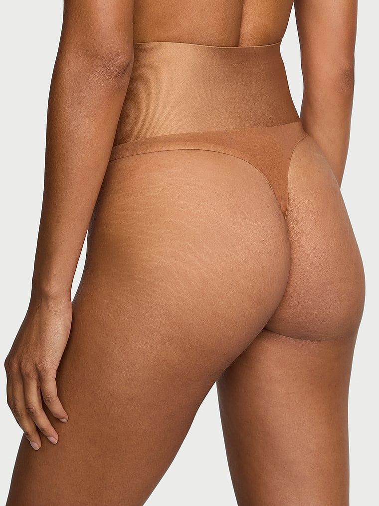Tanga modelatoare cu talie înaltă Smoothing Shimmer. Produsul este maro și provine din colecția Body by Victoria.