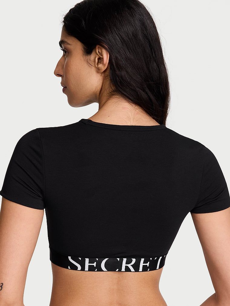 Crop top din bumbac cu mâneci scurte. Produsul este negru și provine din colecția de tricouri.