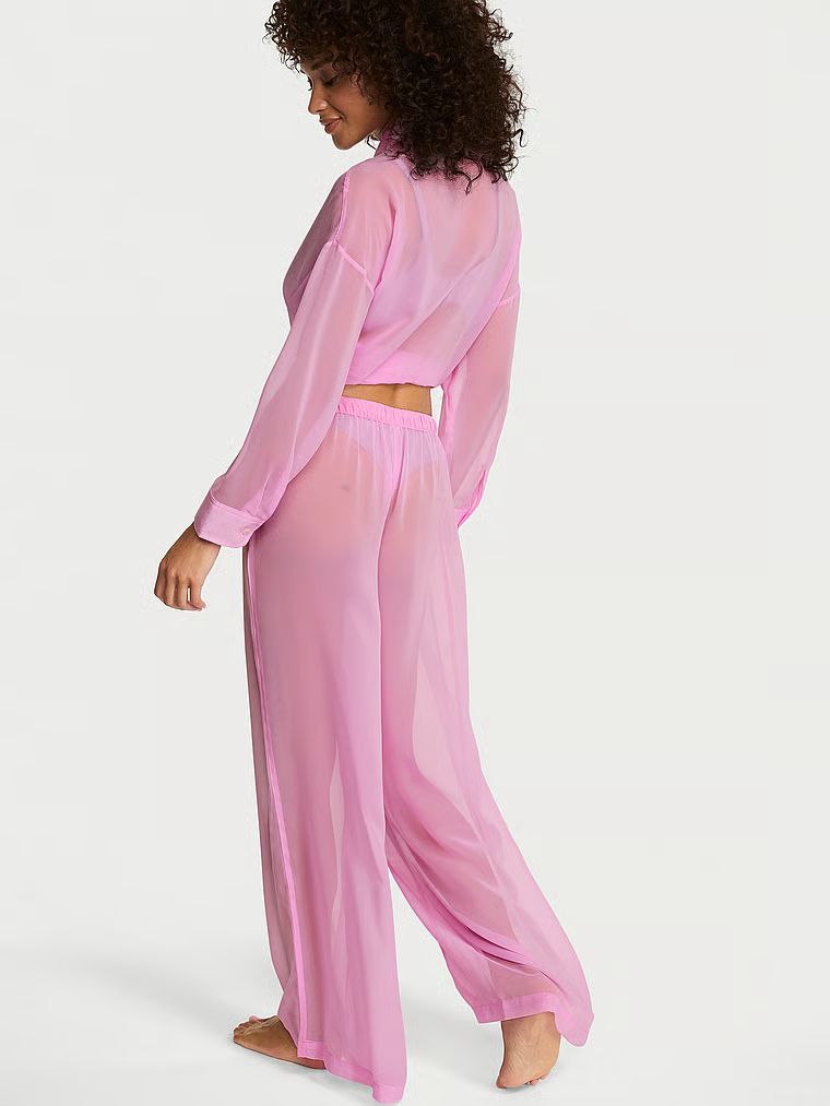Pantaloni de șifon pentru somn. Produsul este roz și provine din colecția Victoria's Secret.