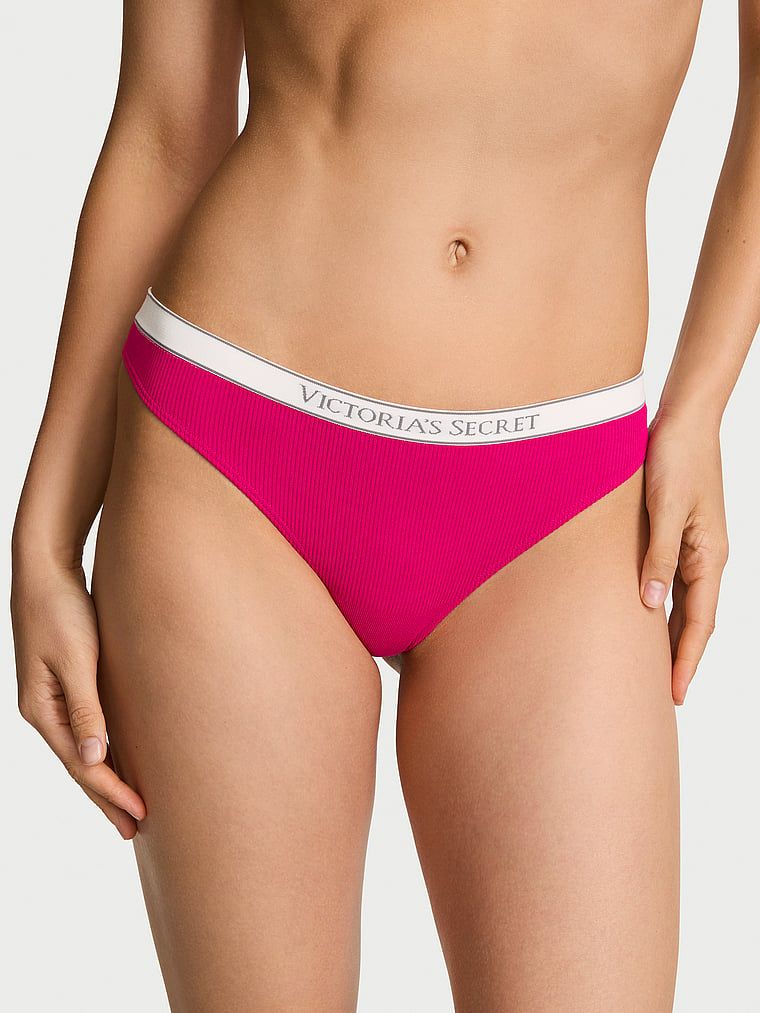 Tanga cu nervuri și logo-ul Seamless Rib. Produsul are o culoare cu model și provine din colecția Seamless (Seamless Collection).
