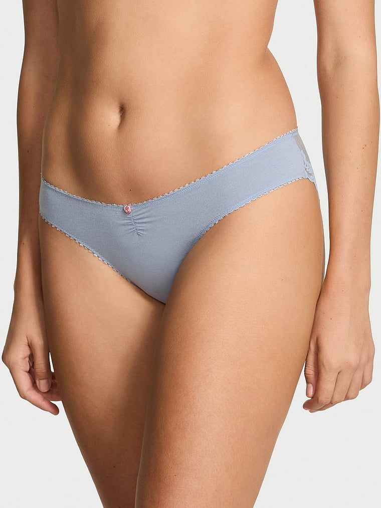 Chiloți din bumbac cu plasă la spatele bikiniului Heart Lace. Produsul este albastru și provine din colecția Victoria's Secret.
