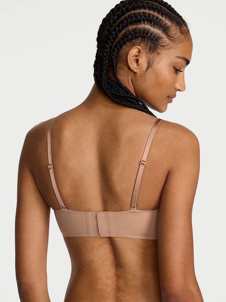 Sweetheart Strapless Strapless Strapless Ușor căptușit. Produsul este de culoare bej și provine din colecția Invisible by Victoria's Secret.