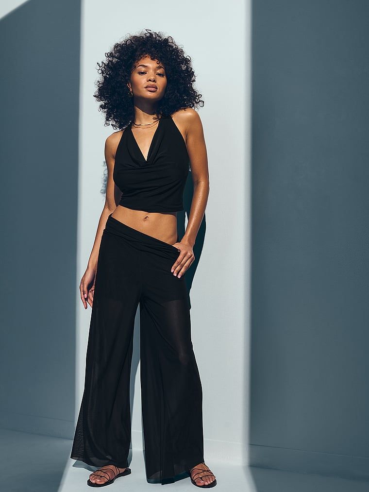 Pantaloni de plajă, costume de plajă. Produsul este negru și provine din colecția Victoria's Secret Swim.