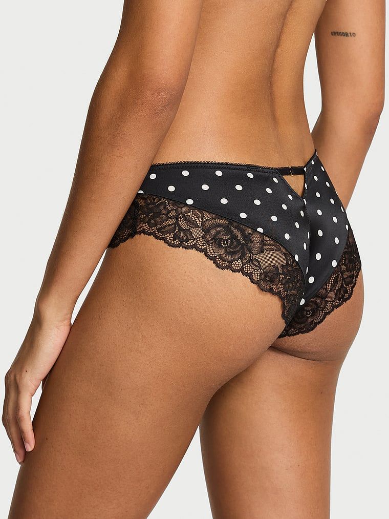 Chiloți din dantelă cu dantelă pe margini și picioare înalte Lace-Trim Cheeky. Produsul este modelat și provine din colecția Very Sexy.