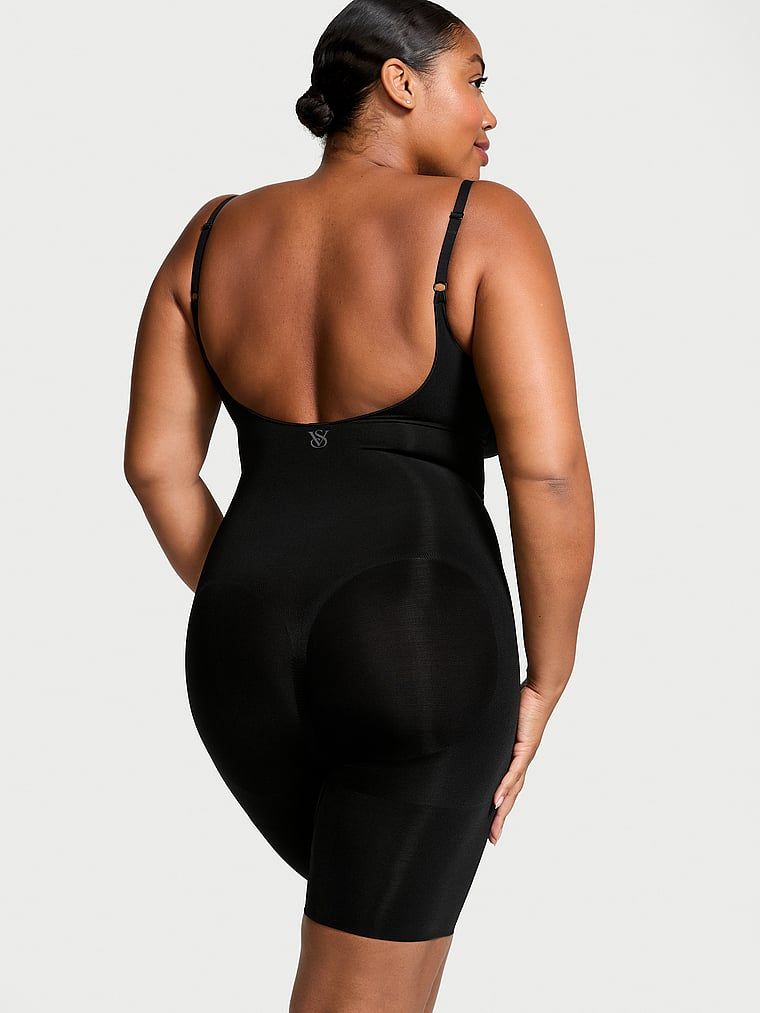 Salopeta modelatoare Shapewear by Victoria cu pantaloni scurți. Produsul este negru și provine din colecția Victoria's Secret.