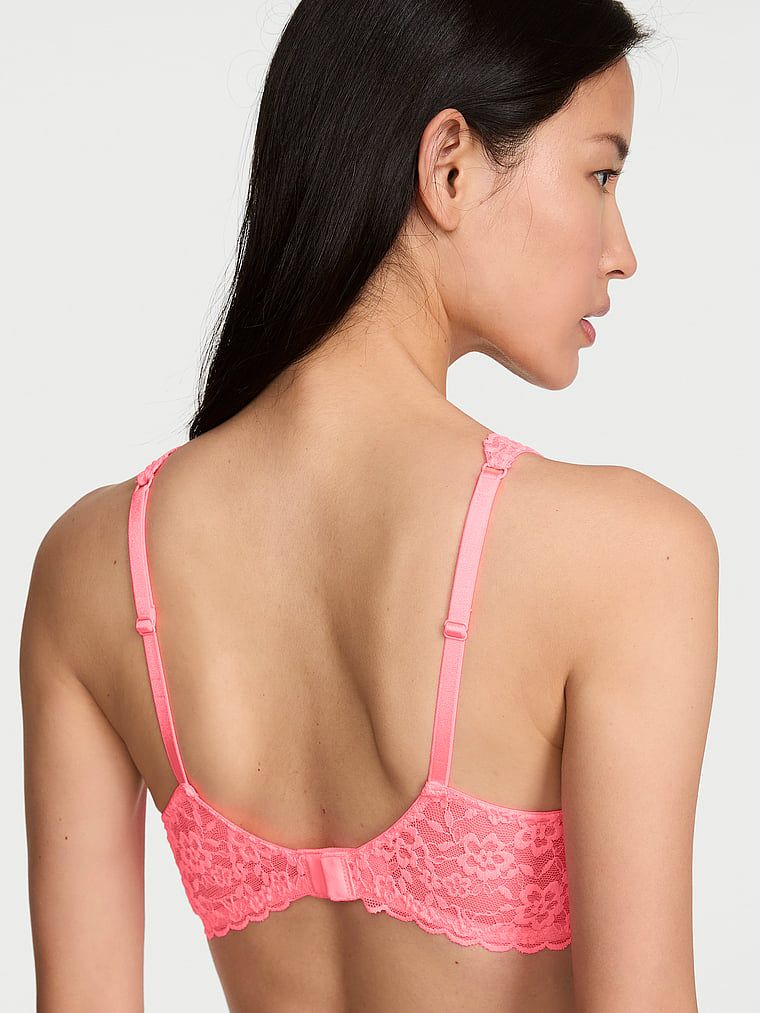 Sutien balconette din dantelă fără căptușeală. Produsul este roz și provine din colecția Victoria's Secret.