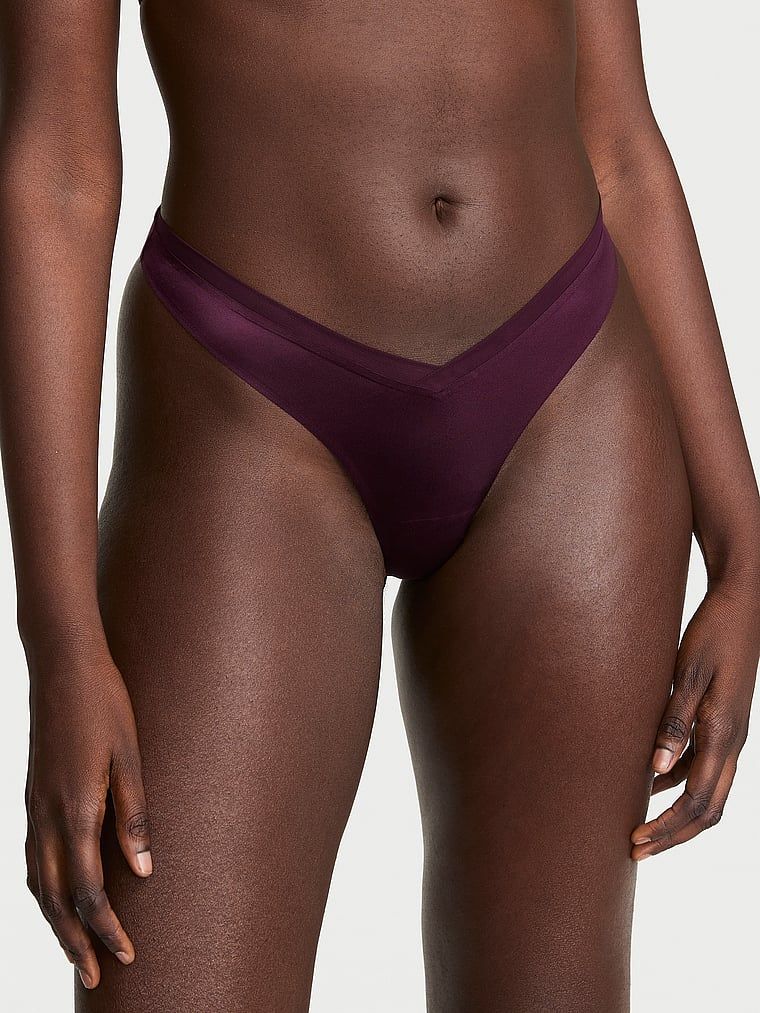 Tanga cu bretele la spatele Sheer Reveal. Produsul este de culoare mov și provine din colecția Very Sexy.