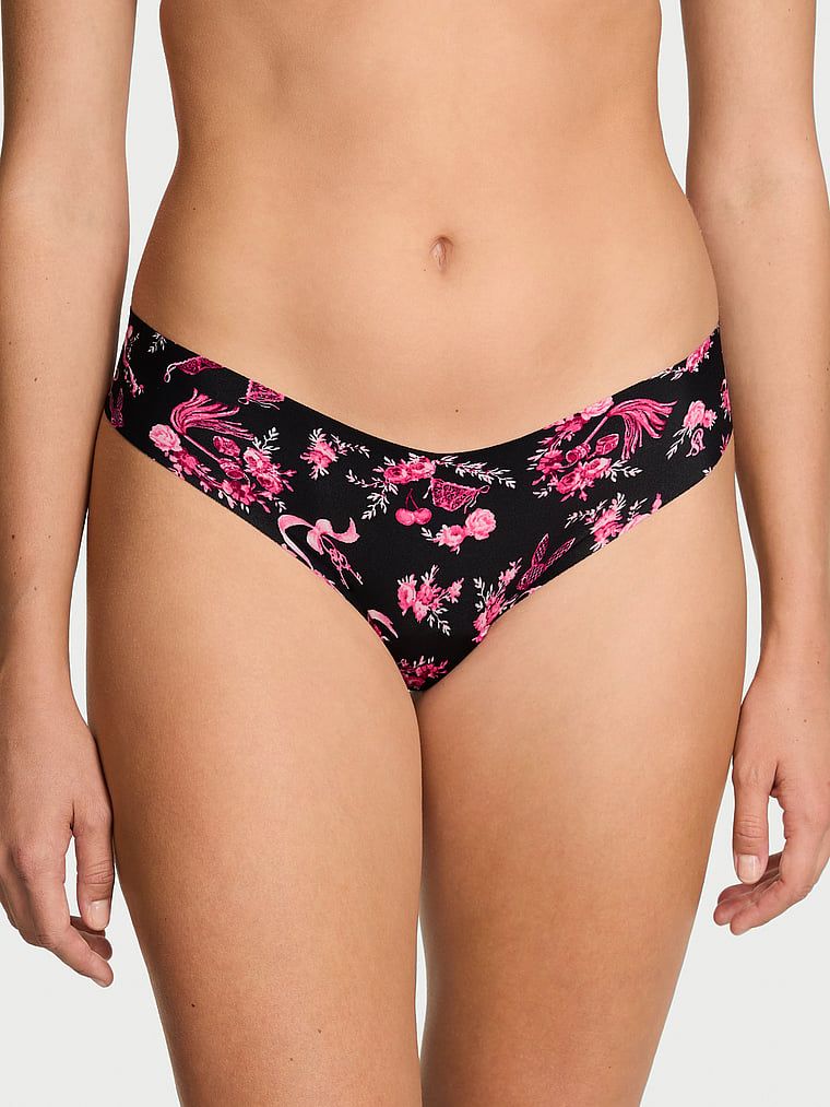 Tanga fără cusură. Produsul este modelat și provine din colecția No-Show.