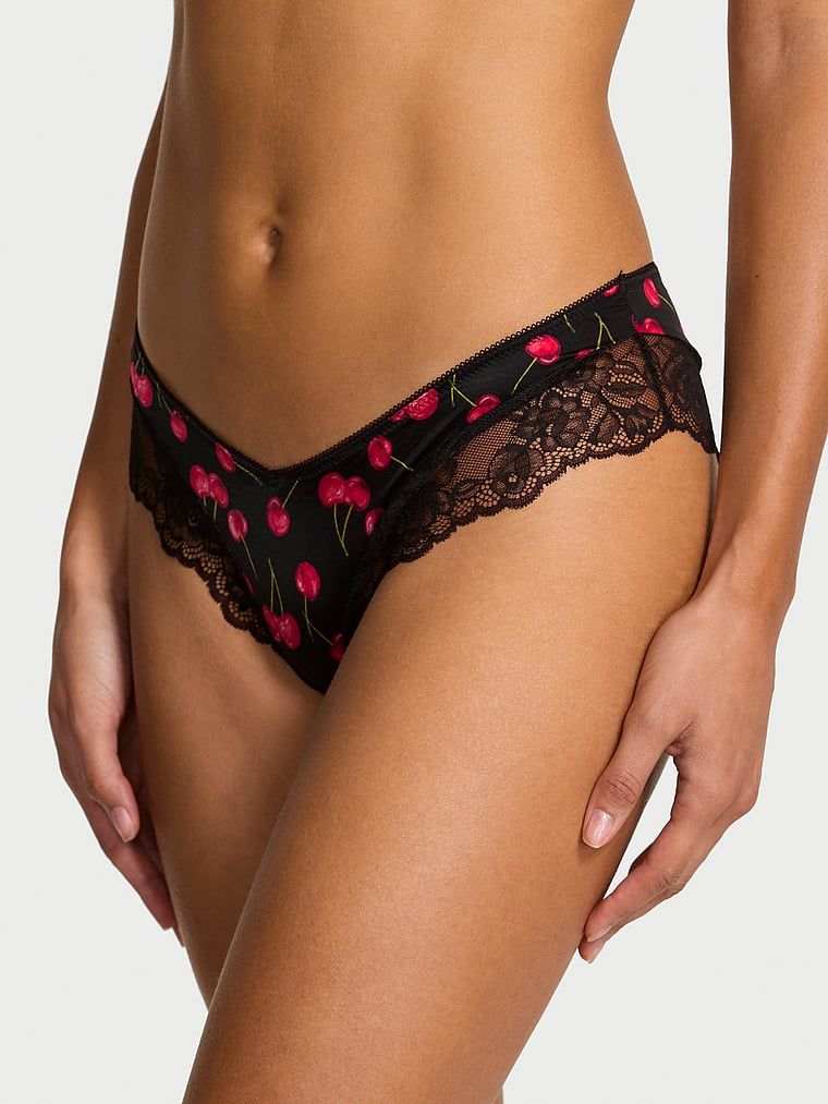 Chiloți din dantelă cu dantelă pe margini și picioare înalte Lace-Trim Cheeky. Produsul este modelat și provine din colecția Very Sexy.