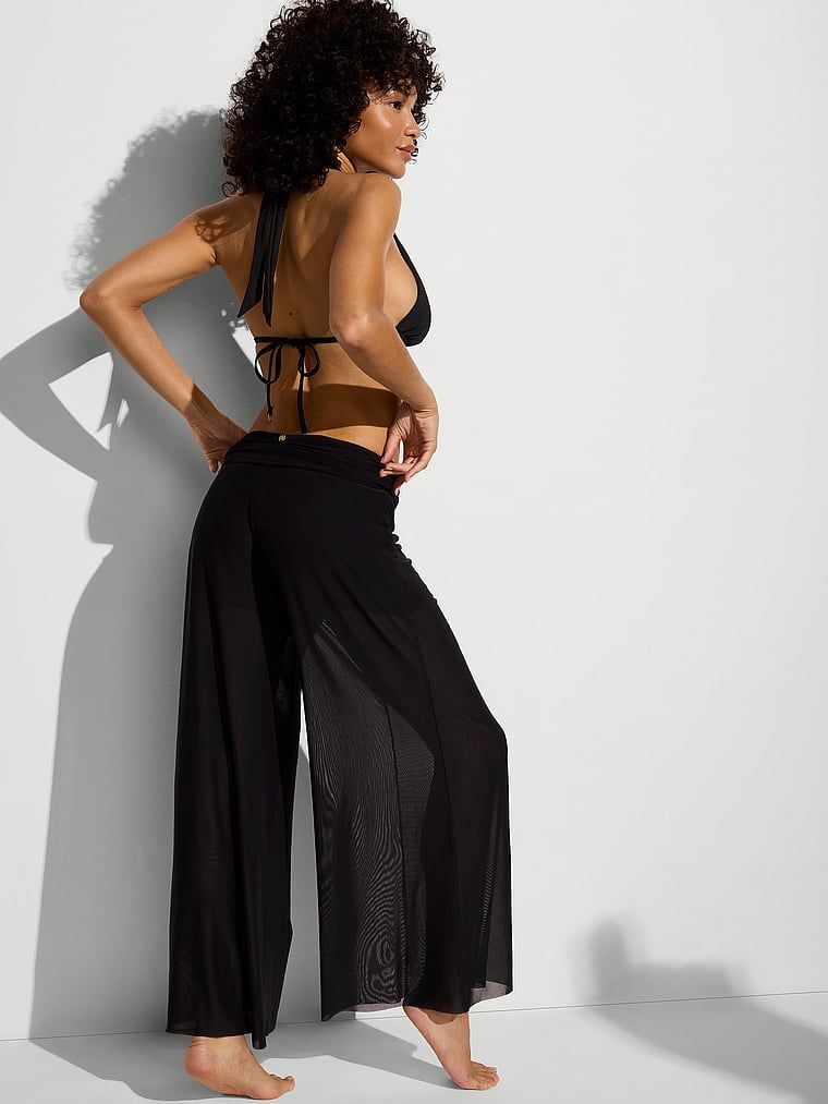 Pantaloni de plajă, costume de plajă. Produsul este negru și provine din colecția Victoria's Secret Swim.