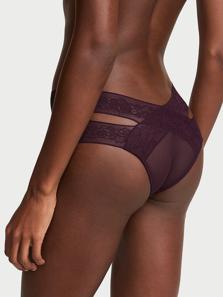 Chiloți decupați cu dantelă Cheeky cu bretele decupate. Produsul este de culoare mov și provine din colecția Very Sexy.