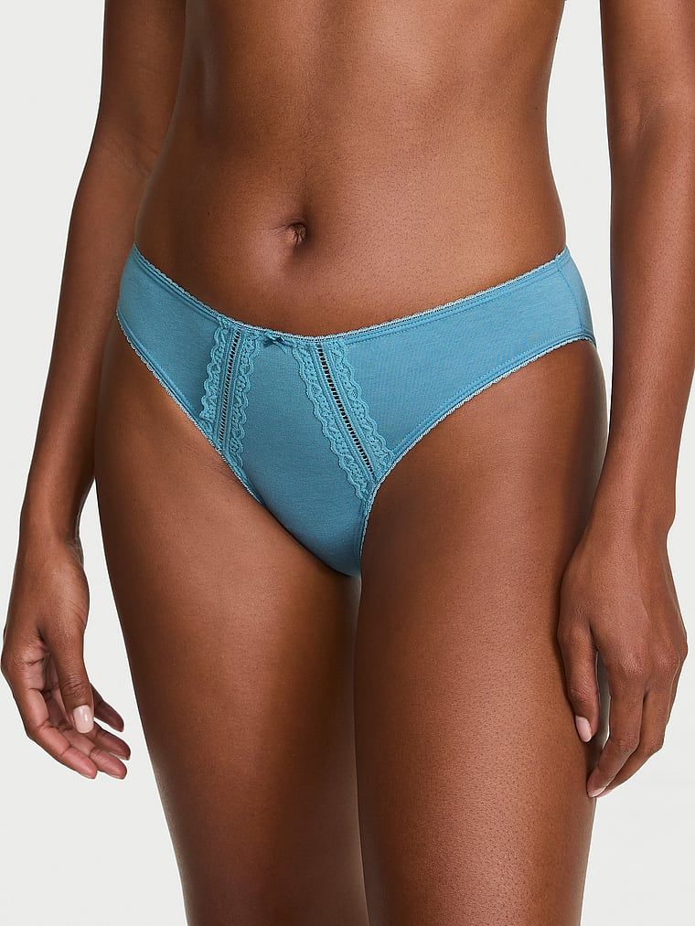 Chiloți din bumbac cu dantelă de bikini. Produsul este albastru și provine din colecția Victoria's Secret.