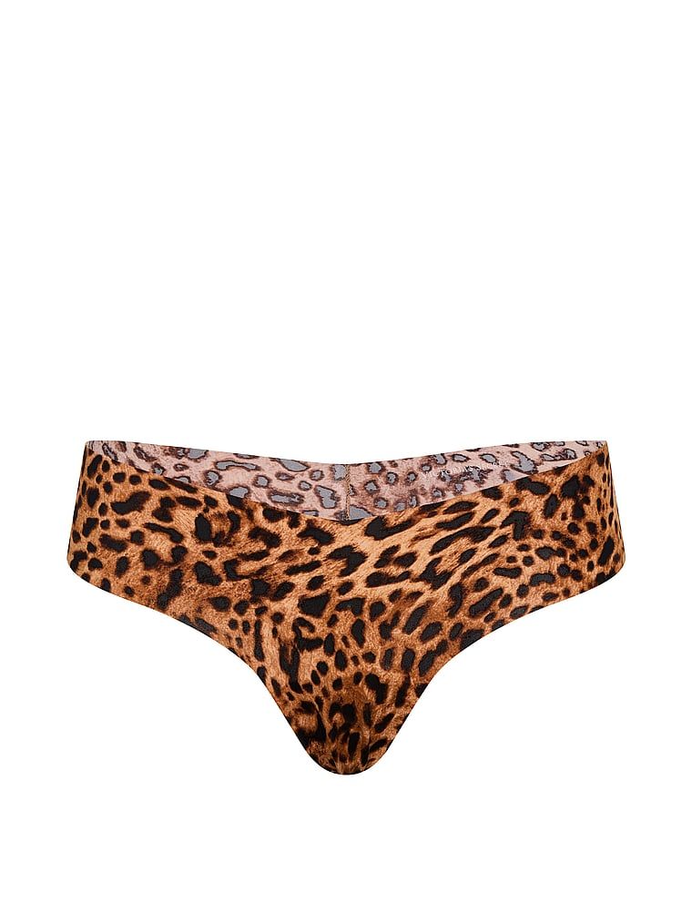 Tanga fără cusură. Produsul este modelat și provine din colecția No-Show.