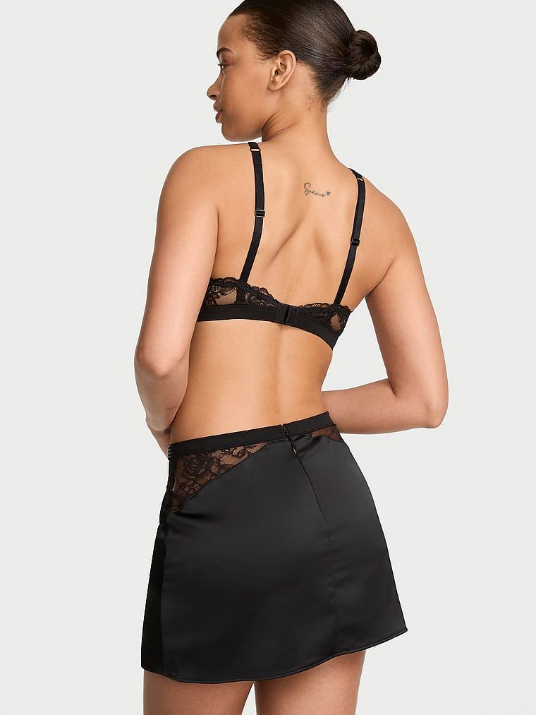 Set - bralette și fustă Shine Strap. Produsul este negru și provine din colecția Very Sexy.
