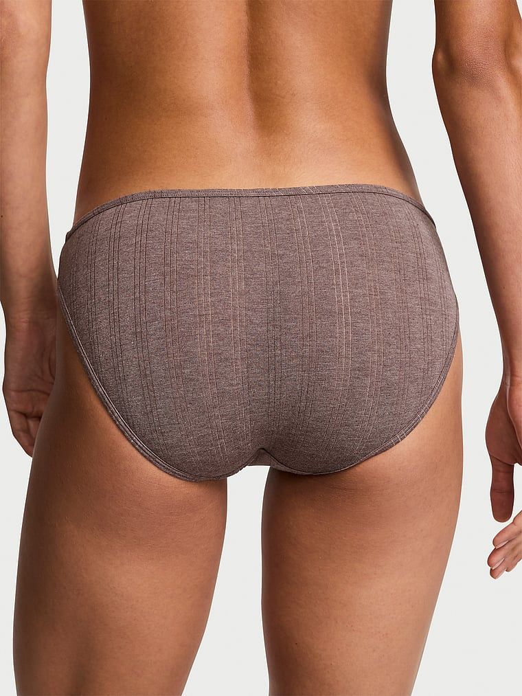 Chiloți făcuți din modalul Ultra-Fine Bikini. Produsul este de culoare maro și provine din colecția Victoria's Secret.
