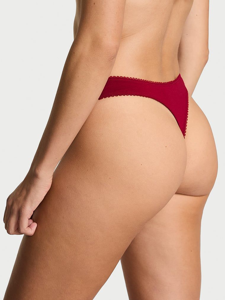 Tanga din bumbac cu paiete Sparkle. Produsul este de culoare roșie și provine din colecția Victoria's Secret.