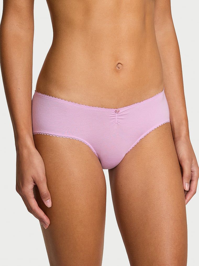 Chiloți din bumbac cu plasă în spate, Heart Lace Hiphugger. Produsul este de culoare mov și provine din colecția Victoria's Secret.