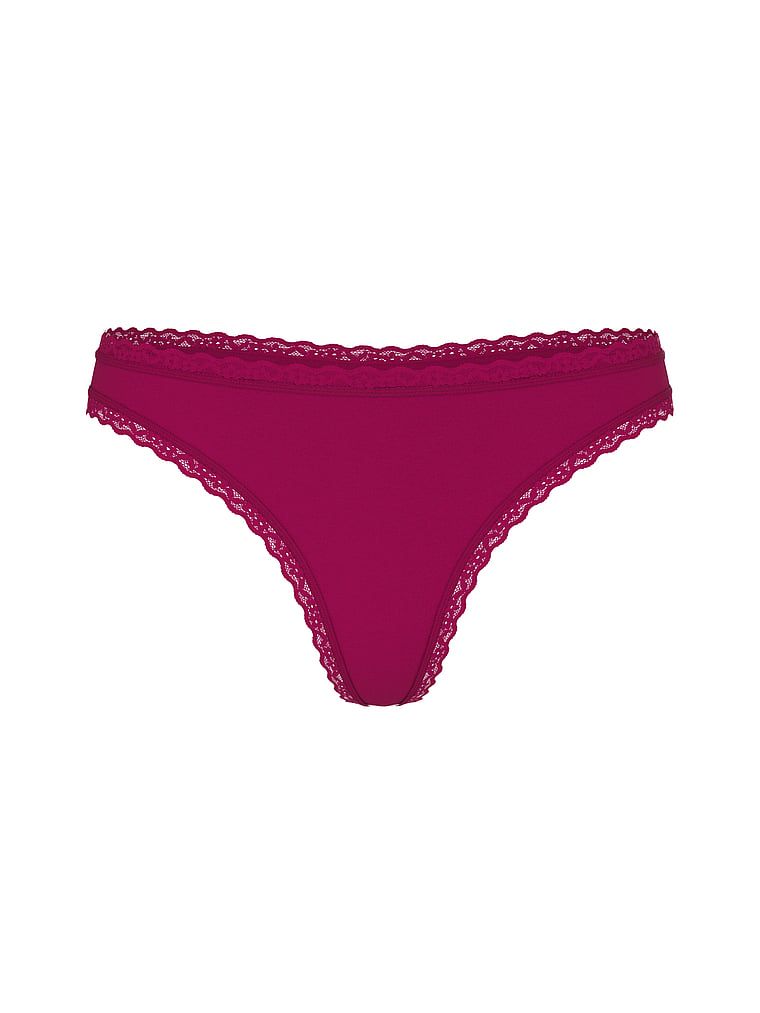 Tanga din bumbac cu dantelă pe marginile din dantelă. Produsul este roz și provine din colecția Body by Victoria.