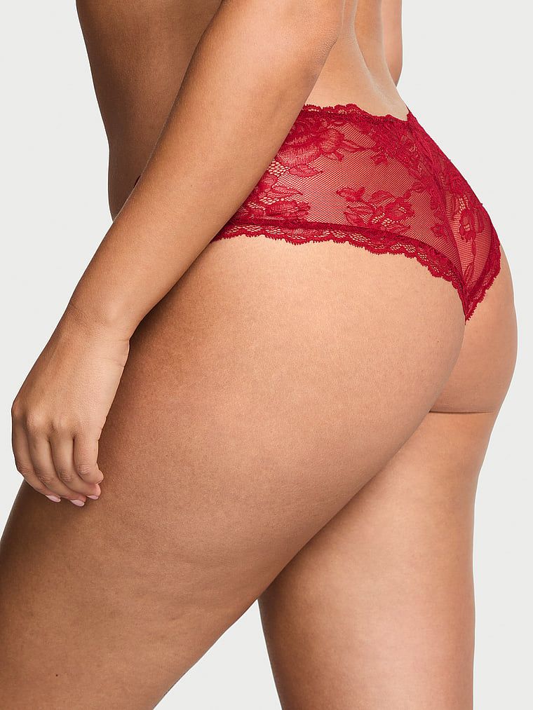Chiloți din dantelă cu picioare înalte Rose Lace Cheeky. Produsul este de culoare roșie și provine din colecția Very Sexy.