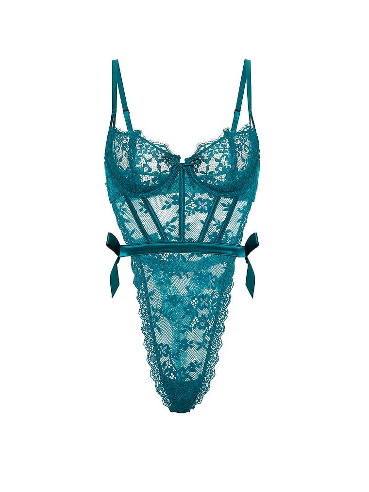 Costum din dantelă impecabil. Produsul este albastru și provine din colecția Dream Angels.