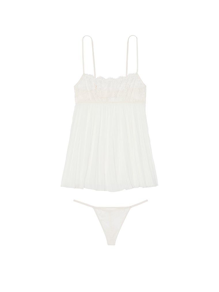 Jupona și tanga Dream Lace Folded Babydoll. Produsul este alb și provine din colecția Dream Angels.