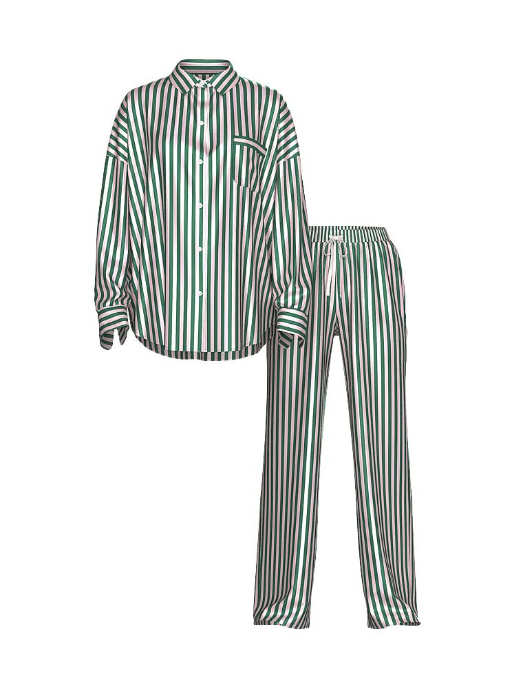 Pijamale de satin supradimensionate cu mâneci lungi, semnătură. Produsul este modelat și provine din colecția Victoria's Secret.