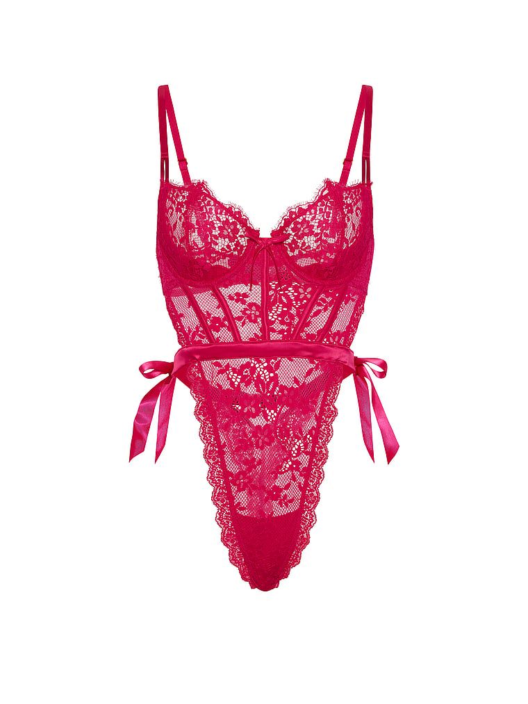 Costum de dantelă grozav. Produsul este roz și provine din colecția Dream Angels.