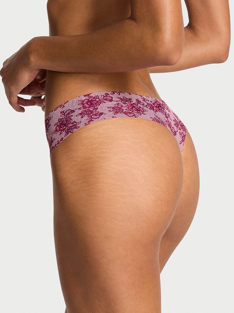 Tanga fără sudură fără prezentare. Produsul este de culoare florală și provine din colecția No-Show.