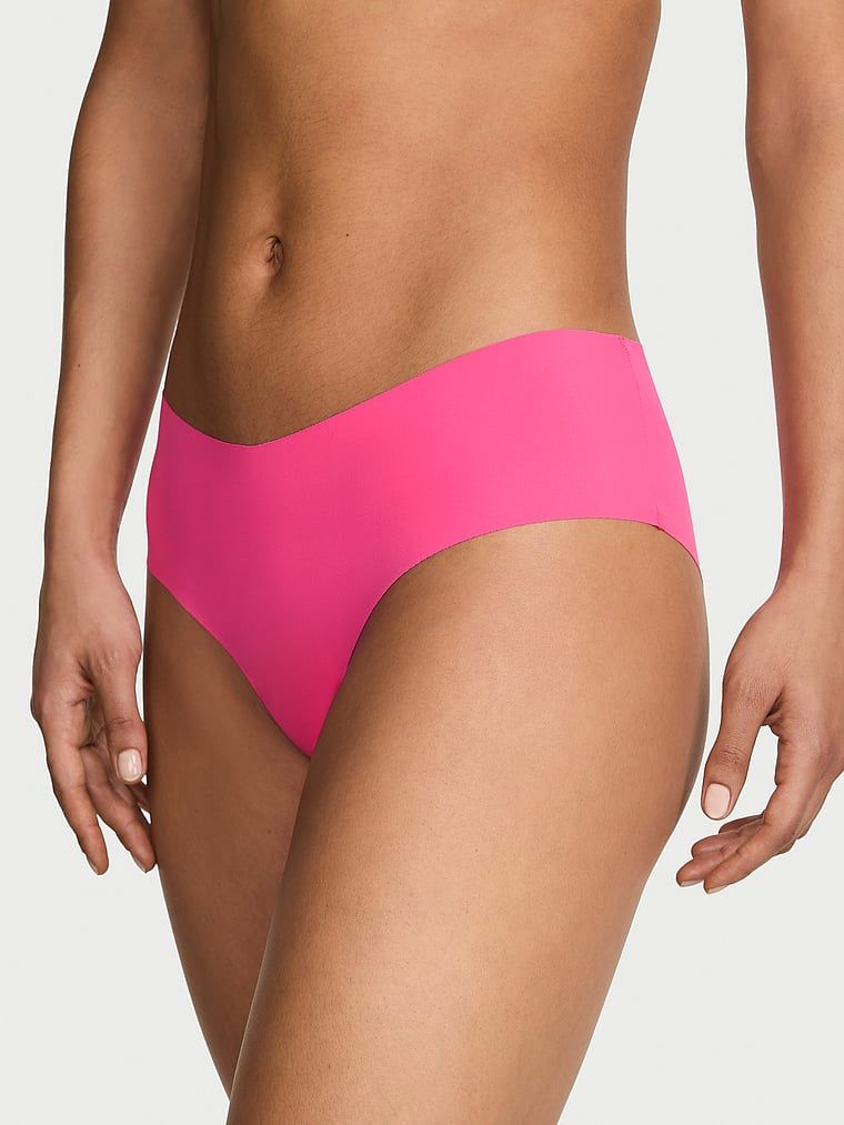 Chiloți fără cusură cu bretele la spatele modelului No-Show Strappy Cheeky. Produsul este roz și provine din colecția No-Show.