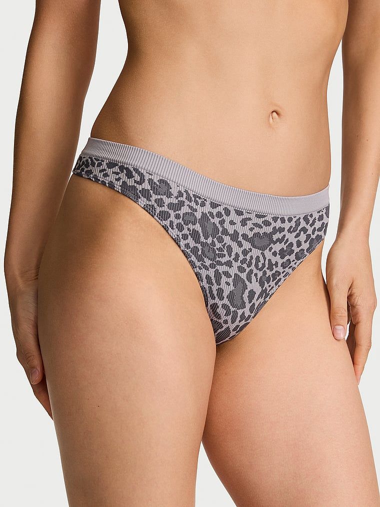 Tanga cu coaste de leopard fără cusături. Produsul are o culoare cu model și provine din colecția Seamless (Seamless Collection).