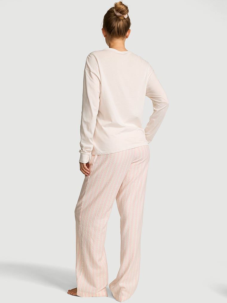 Pijamale lungi din flanel Tee-Jama. Produsul este alb și provine din colecția Victoria's Secret.