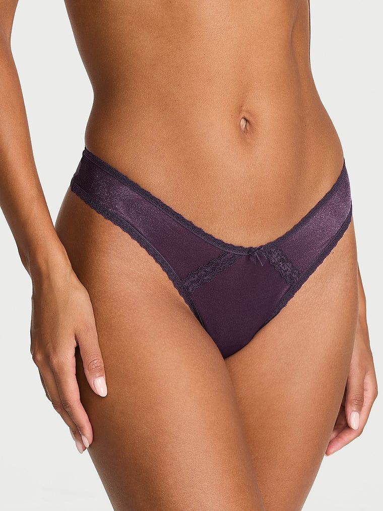 Chiloți brazilieni strălucitori cu decupaje în spate Sheer Shimmer Brazilian. Produsul este de culoare mov și provine din colecția Dream Angels.