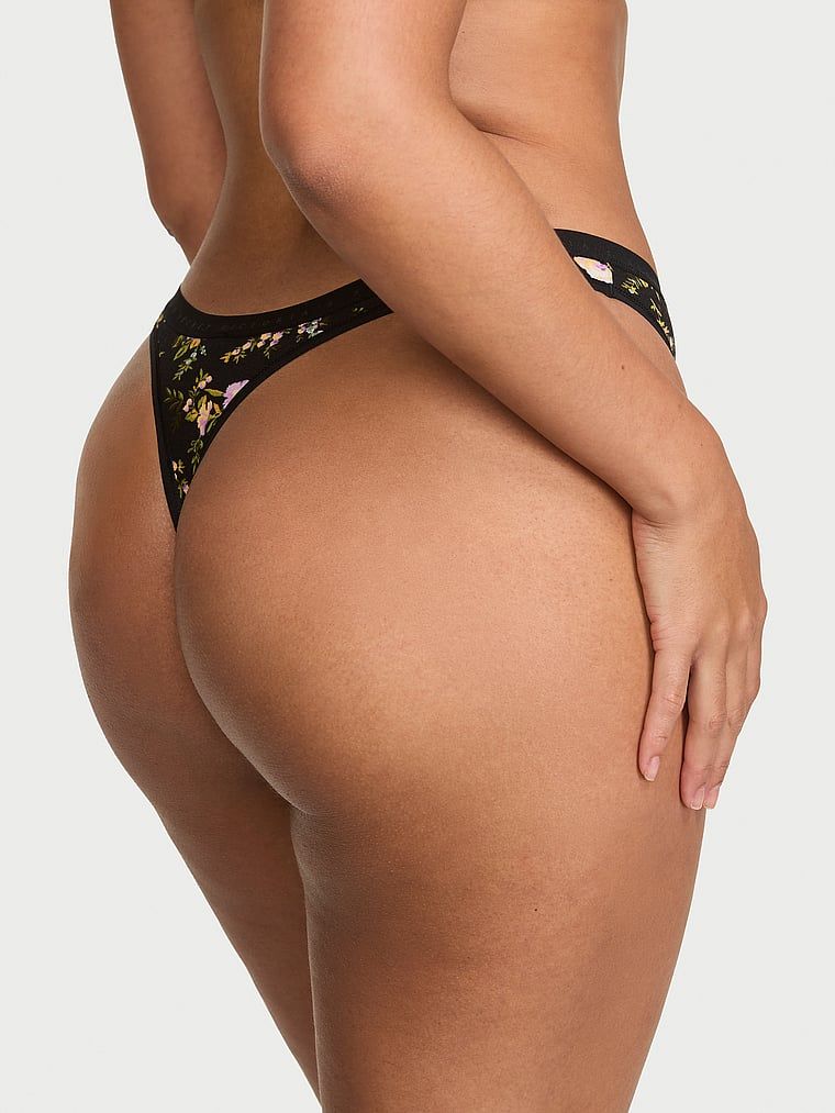 Tanga de bumbac cu picior înalt. Produsul are o culoare florală și provine din colecția Victoria's Secret.