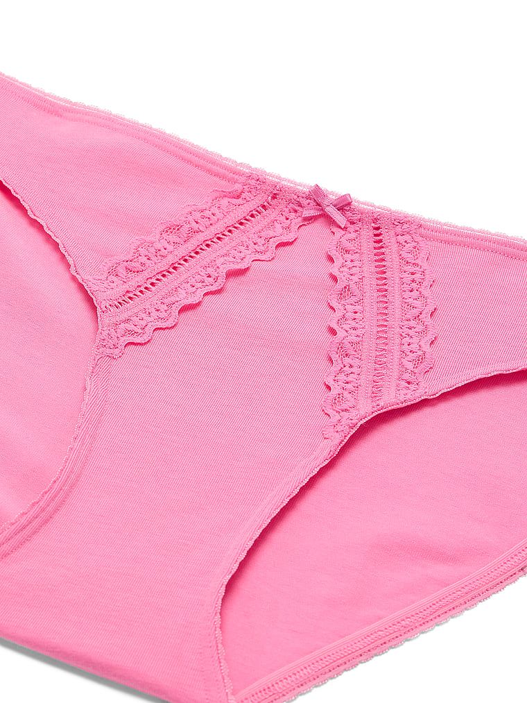 Chiloți din bumbac cu dantelă de bikini. Produsul este roz și provine din colecția Victoria's Secret.