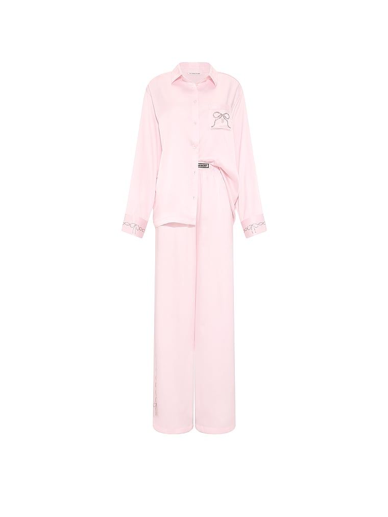 Pijamale din satin cu un logo lucios Signature Shine. Produsul este roz și provine din colecția Victoria's Secret.