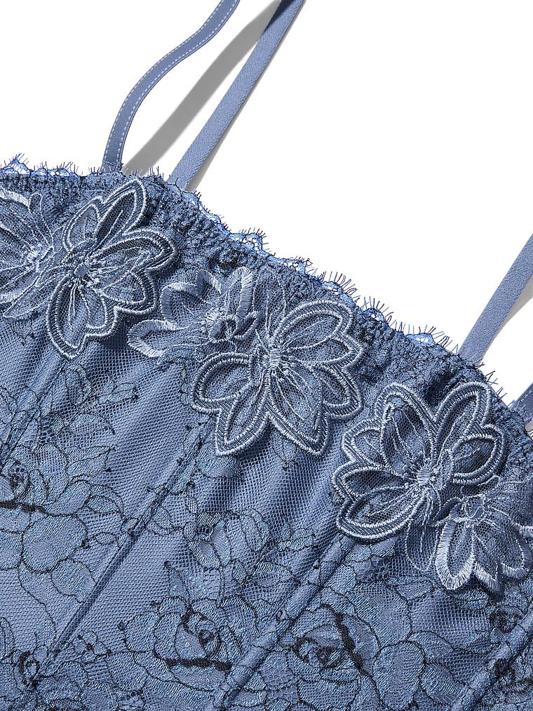 Top de sutien din denim. Produsul este modelat și provine din colecția Very Sexy.