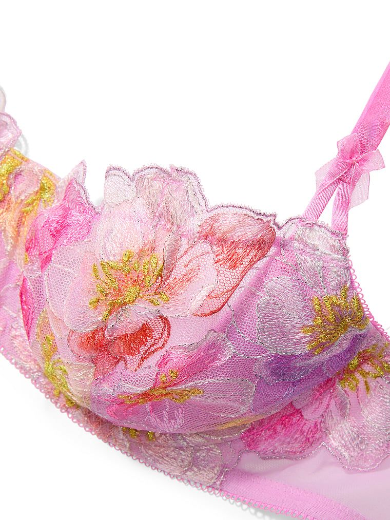 Sutiene fără căptușeală cu broderie Watercolor Wicked. Produsul este modelat și provine din colecția Dream Angels.