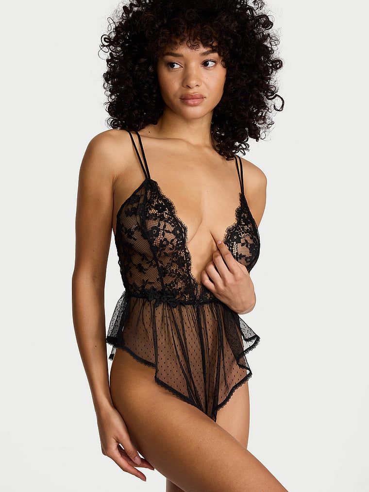 Combinezon transparent din plasă cu puncte și dantelă. Produsul este negru și provine din colecția Dream Angels.