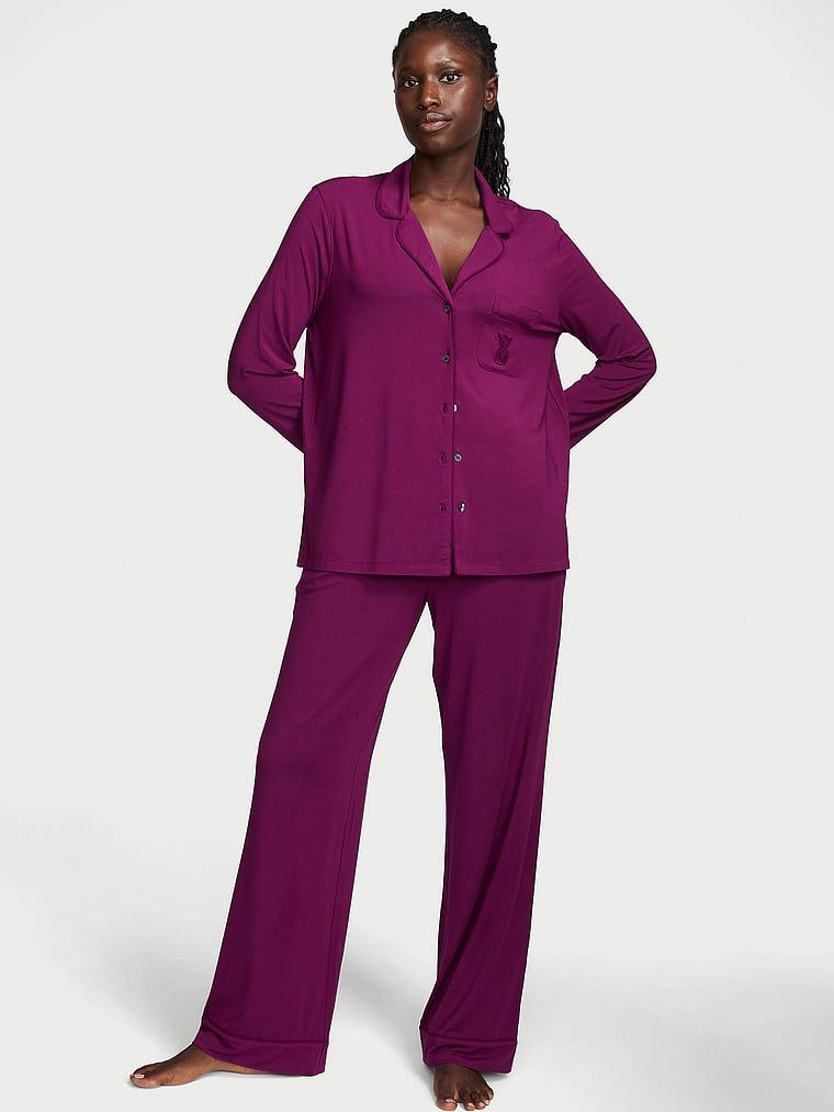 Pijamale realizate din SoSoft modal. Produsul este de culoare mov și provine din colecția Victoria's Secret.