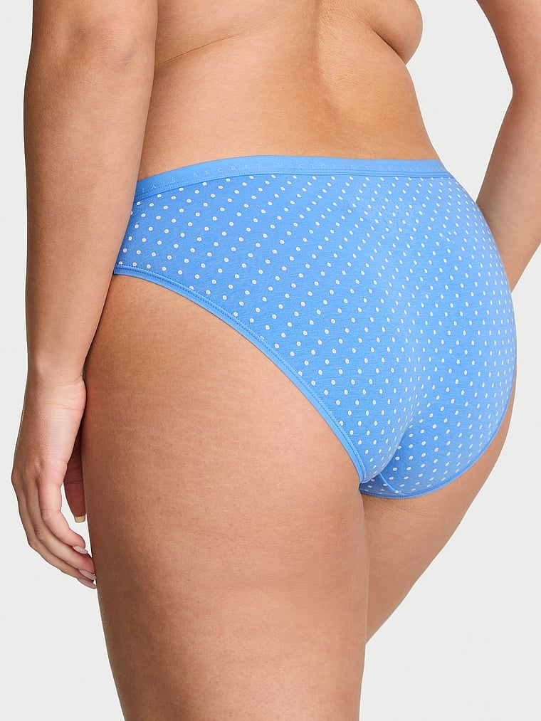 Chiloți de bumbac Bikini. Produsul este modelat și provine din colecția Victoria's Secret.