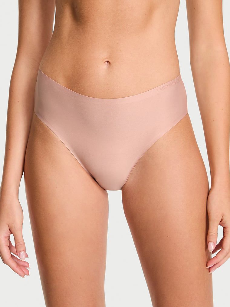 Chiloți bikini flexibili din microfibră. Produsul este bej și provine din colecția Body by Victoria.