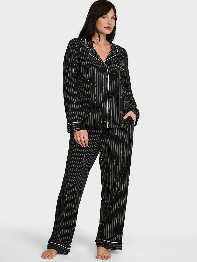 Pijamale făcute din SoSoft modal. Produsul are o culoare cu model și provine din colecția Victoria's Secret.