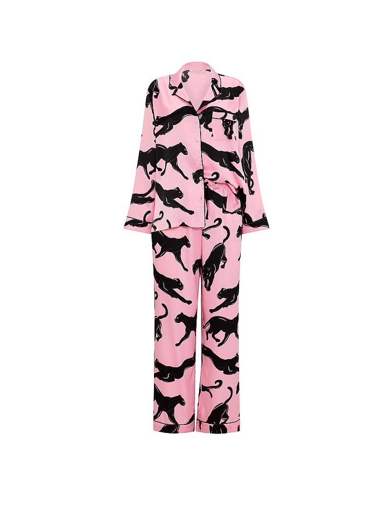 Pijamale din satin semnătură cu mâneci lungi. Produsul are o culoare cu model și provine din colecția Victoria's Secret.