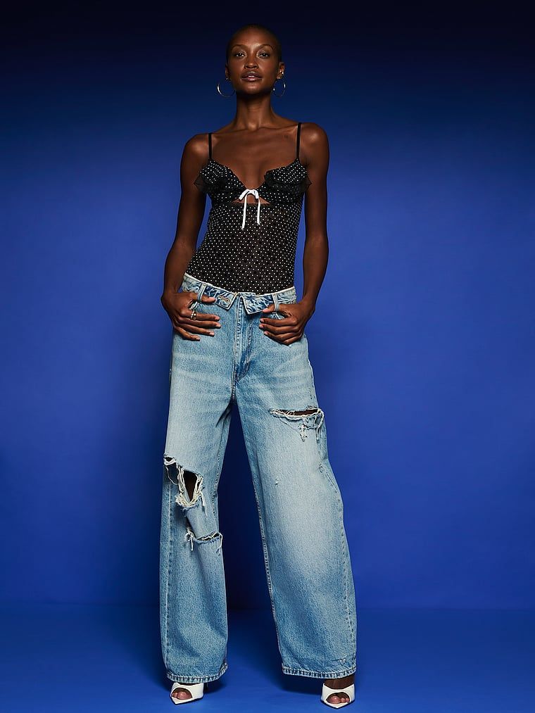 Costum cu buline, Tease Dot Ruffle. Produsul are o culoare cu model și provine din colecția Victoria's Secret.