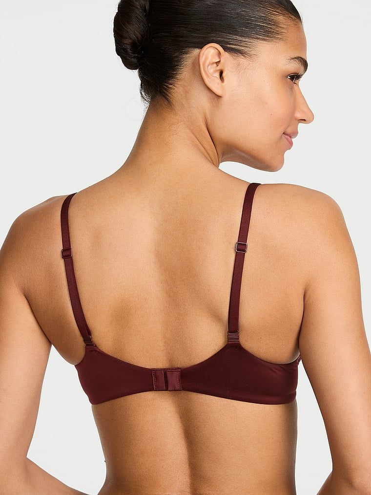 Sutiene ușor căptușit, cu cupe bine construite. Produsul este de culoare maro și provine din colecția Body by Victoria.