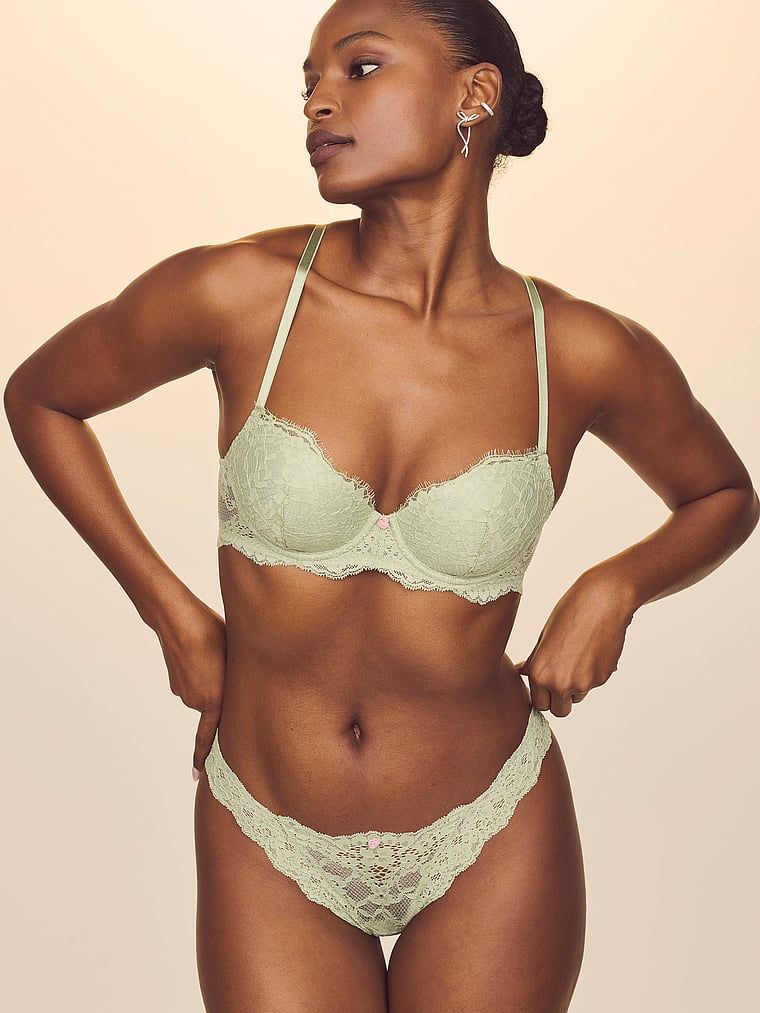 Chiloți brazilieni din dantelă. Produsul este de culoare verde și provine din colecția Dream Angels.