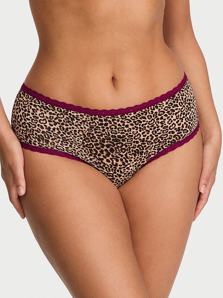 Chiloți de bumbac cu dantelă pe margini, dantelă-talie obraznică. Produsul are o culoare cu model și provine din colecția Lace Trim.