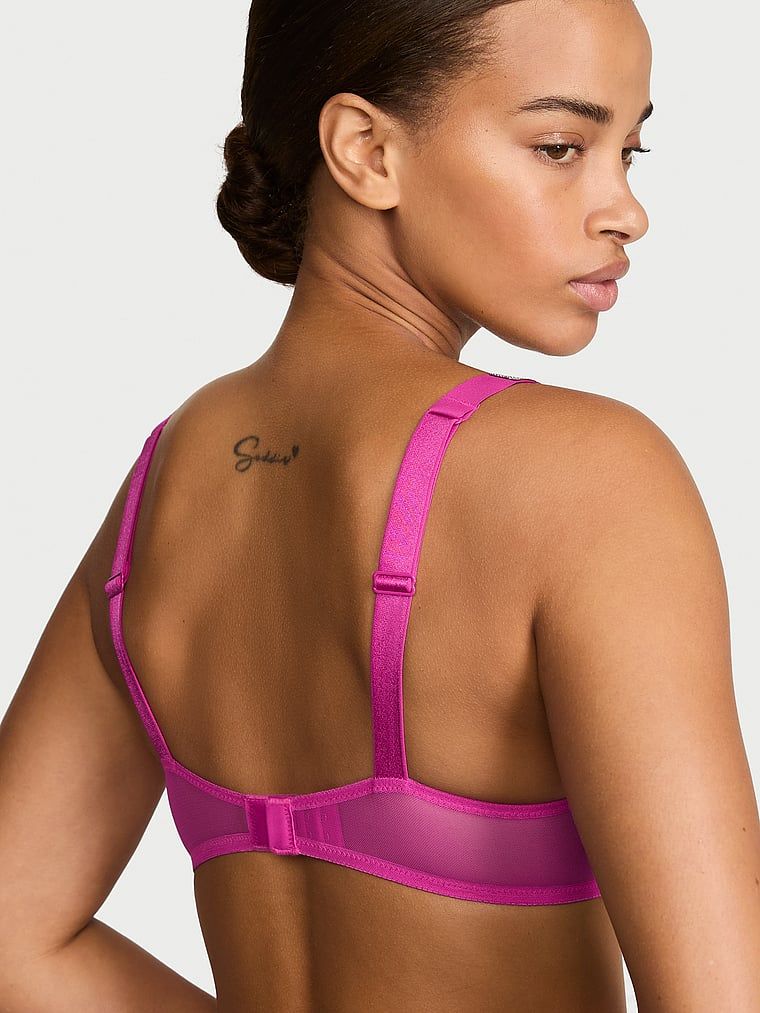 Suten din dantelă ușor căptușită cu bretele Shine Strap Demi lucioase. Produsul este roz și provine din colecția Very Sexy.
