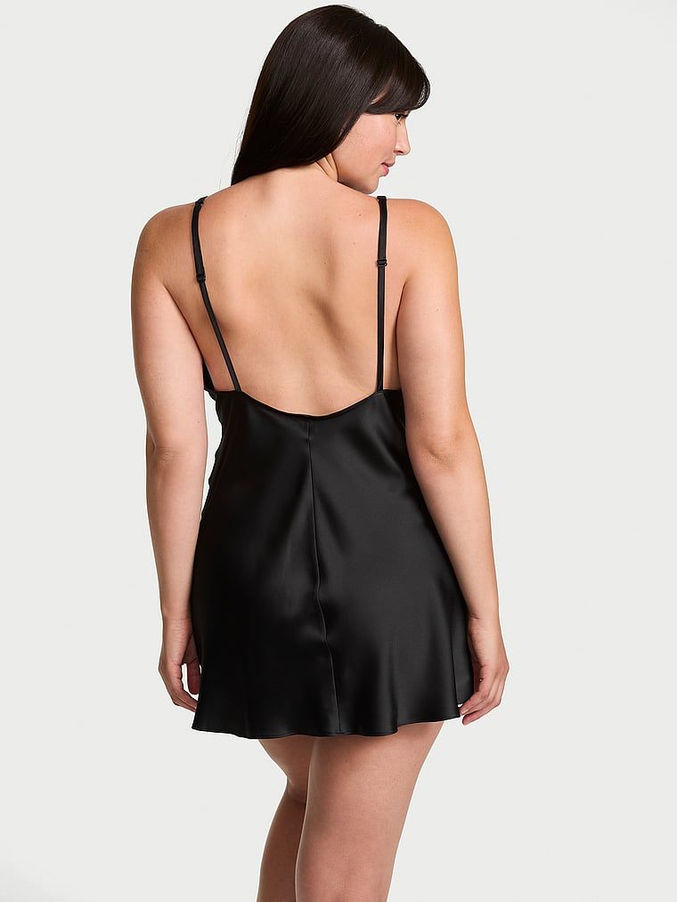 Cămașă de noapte din satin Shine Script. Produsul este negru și provine din colecția Very Sexy.